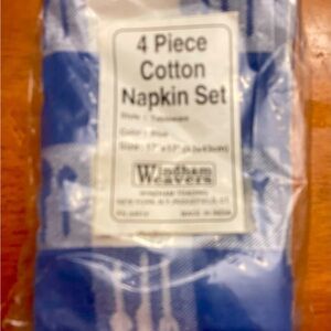 4 piece 17”x17” blue & white check cotton napkin set -new unopened